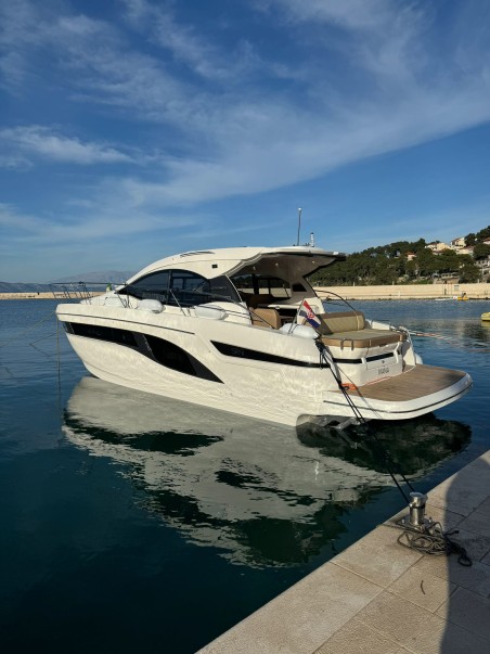 Bavaria SR41 | Czarter jachtu Chorwacja | Travelboat