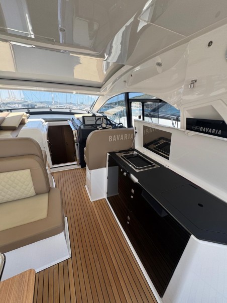 Bavaria SR41 | Czarter jachtu Chorwacja | Travelboat