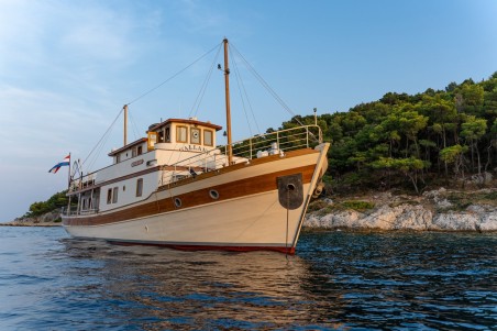 Custom Made Gallant Gallant