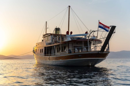 Custom Made Gallant Gallant