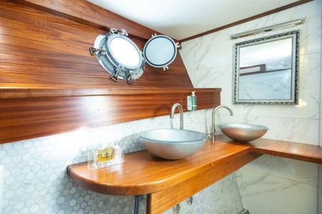 Custom Made Gallant Gallant