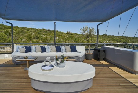 Unknown M/S Rara Avis Rara Avis