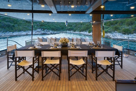 Unknown M/S Rara Avis Rara Avis