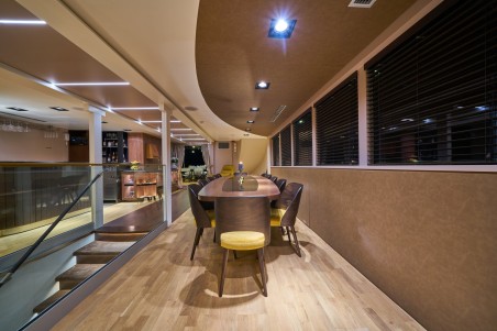 Unknown M/S Rara Avis Rara Avis