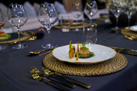 Unknown M/S Rara Avis Rara Avis