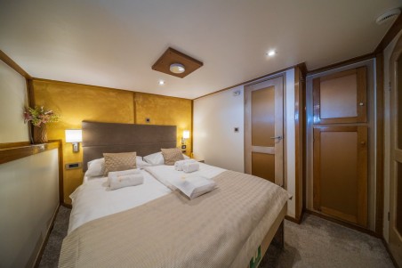 Custom Made M/S Romanca Romanca