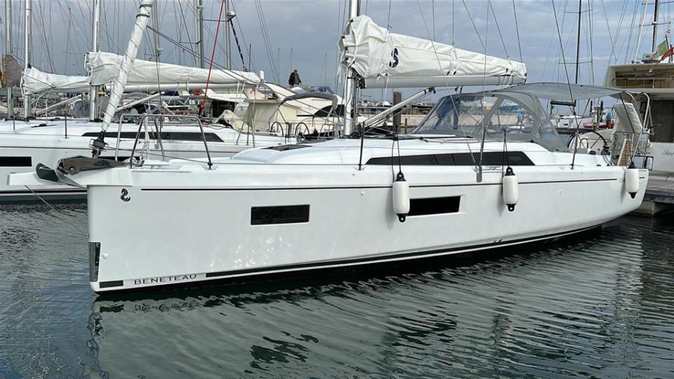 Beneteau Oceanis 34.1 | Yacht Charter Italy | Travelboat