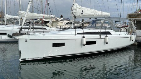 Beneteau Oceanis 34.1 | Yacht Charter Italy | Travelboat