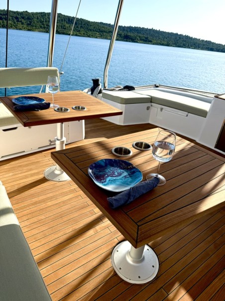 Catana Group Bali 5.4 - 5 + 2 cab Mastermind