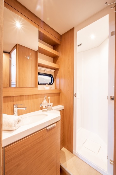 Catana Group Bali 5.4 - 5 + 2 cab Mastermind