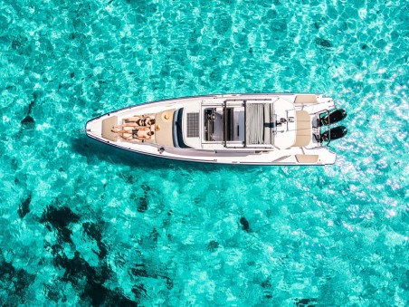 Axopar Axopar 37 Sun Top Axopar 37