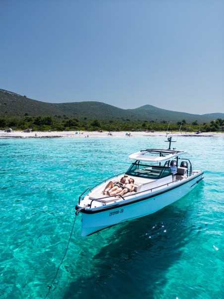 Axopar Axopar 37 Sun Top Axopar 37