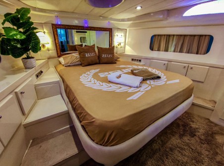 Leopard Catamarans / Robertson & Caine Zeus Zeus