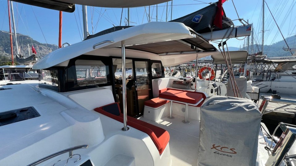 Excess Excess 11 - 4 + 2 cab. Smota