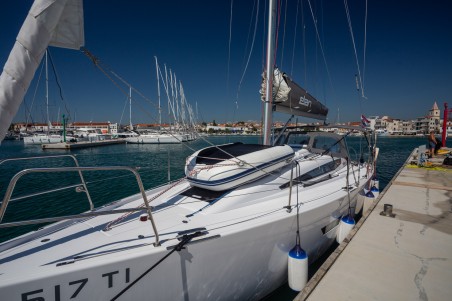 Elan E4 | Yacht Charter Croatia | Travelboat