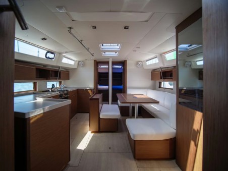 Oceanis 46.1 Layla | Yacht Charter Greece | Travelboat