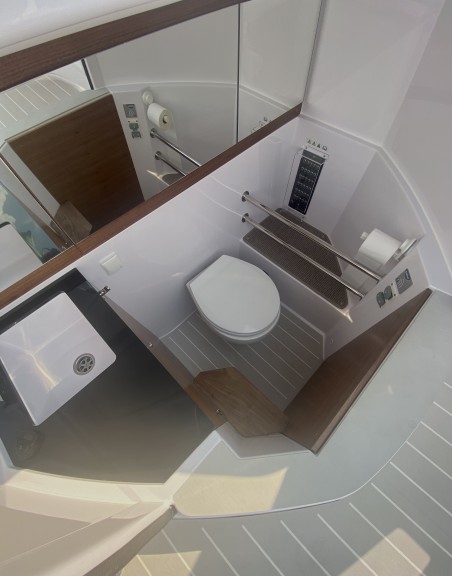 Axopar 28 Cabin Brabus Line SNO