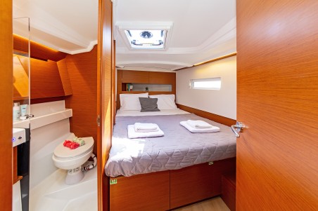 Jeanneau Sun Odyssey 410 | Yacht Charter Greece | Travelboat