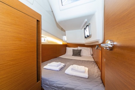 Jeanneau Sun Odyssey 410 | Yacht Charter Greece | Travelboat