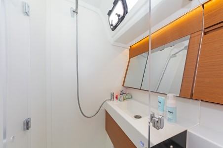 Jeanneau Sun Odyssey 410 | Yacht Charter Greece | Travelboat