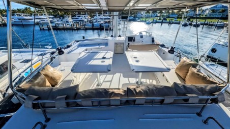 Bali 5.4 - 6 + 2 cab. | Yacht Charter Bahamas | Travelboat