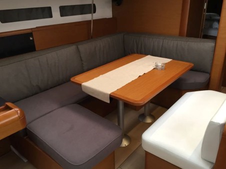 Jeanneau Sun Odyssey 479 - 4 cab. Elena