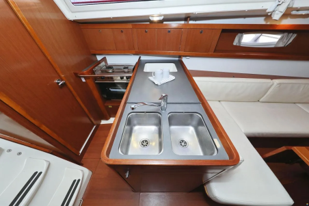 Oceanis 34 | Yacht Charter Croatia | Travelboat