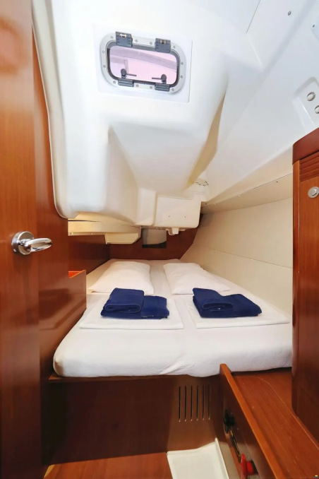 Oceanis 34 | Yacht Charter Croatia | Travelboat