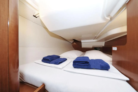 Oceanis 34 | Yacht Charter Croatia | Travelboat