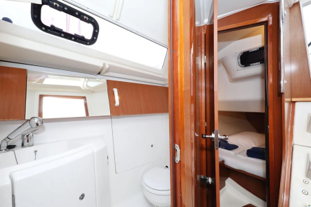 Oceanis 34 | Yacht Charter Croatia | Travelboat