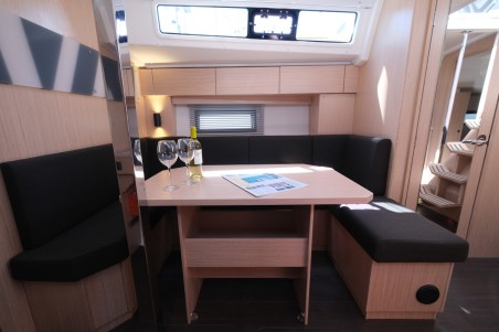 Bavaria Yachtbau Bavaria C38 Coral