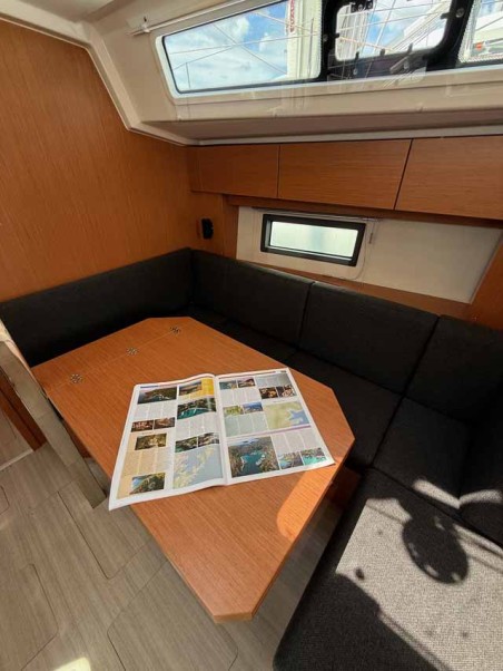 Bavaria Yachtbau Bavaria C38 The Cat