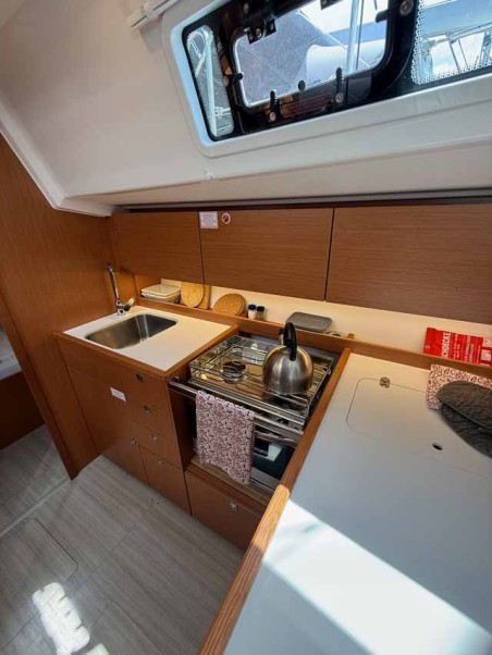 Bavaria Yachtbau Bavaria C38 The Cat