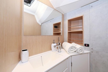 Bavaria C42 | Czarter jachtu Chorwacja | Travelboat