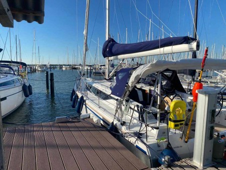 Bavaria C42 | Yacht Charter Netherlands | Travelboat