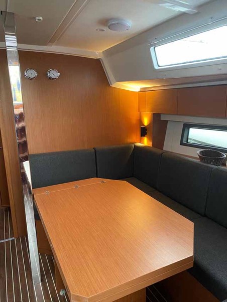 Bavaria C42 | Yacht Charter Netherlands | Travelboat