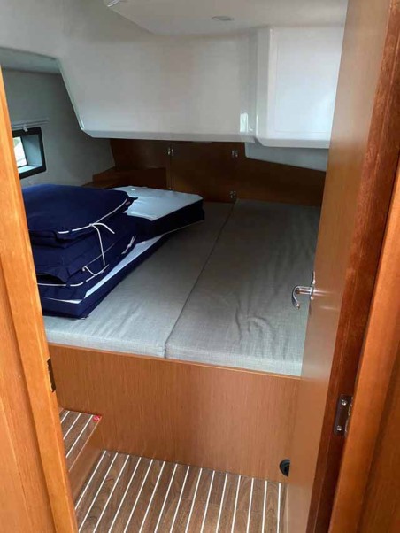 Bavaria C42 | Yacht Charter Netherlands | Travelboat