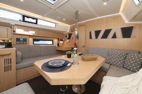 Bavaria Yachtbau Bavaria C42 Style Silver Seagull