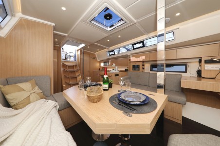 Bavaria Yachtbau Bavaria C42 Style Silver Seagull