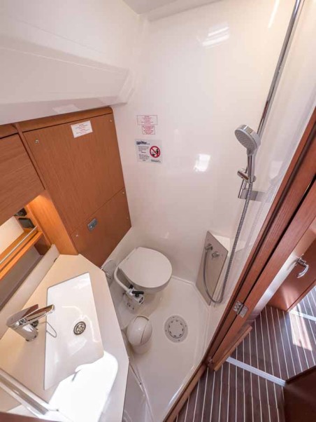 Bavaria C46 - 4 cab. | Yacht Charter Croatia | Travelboat