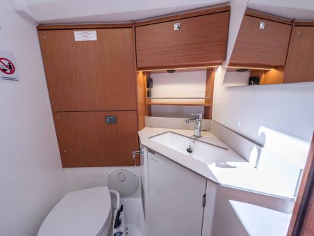 Bavaria C46 - 4 cab. | Yacht Charter Croatia | Travelboat