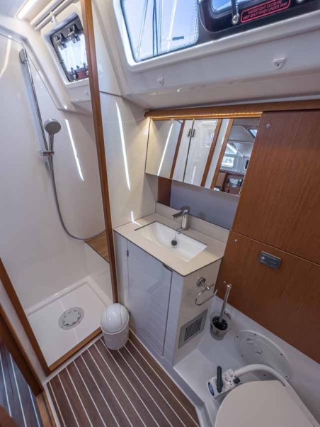 Bavaria C46 - 4 cab. | Yacht Charter Croatia | Travelboat