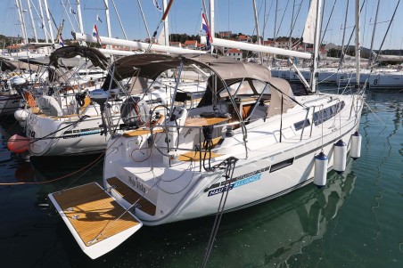 Bavaria Yachtbau Bavaria Cruiser 33 Moja Niska