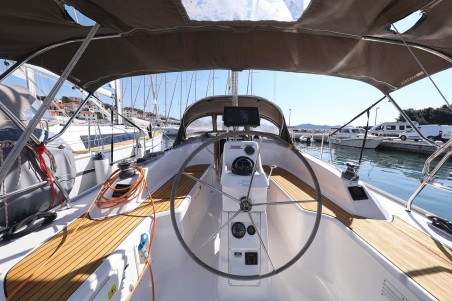 Bavaria Yachtbau Bavaria Cruiser 33 Moja Niska