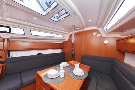 Bavaria Yachtbau Bavaria Cruiser 33 Moja Niska