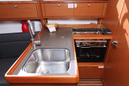 Bavaria Yachtbau Bavaria Cruiser 33 Moja Niska