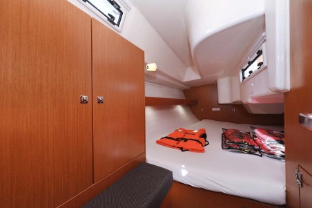 Bavaria Yachtbau Bavaria Cruiser 33 Moja Niska