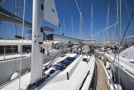 Bavaria Yachtbau Bavaria Cruiser 37 - 2 cab. White Pearl