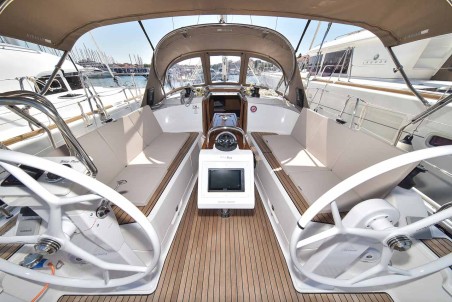 Bavaria Yachtbau Bavaria Cruiser 37 - 2 cab. White Pearl