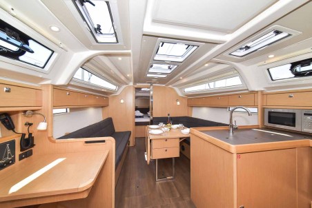 Bavaria Yachtbau Bavaria Cruiser 37 - 2 cab. White Pearl